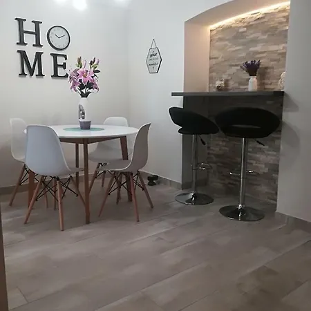 Apartman Maestral 아파트 Kaštela